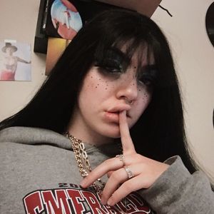 Meet your Posher, Ella